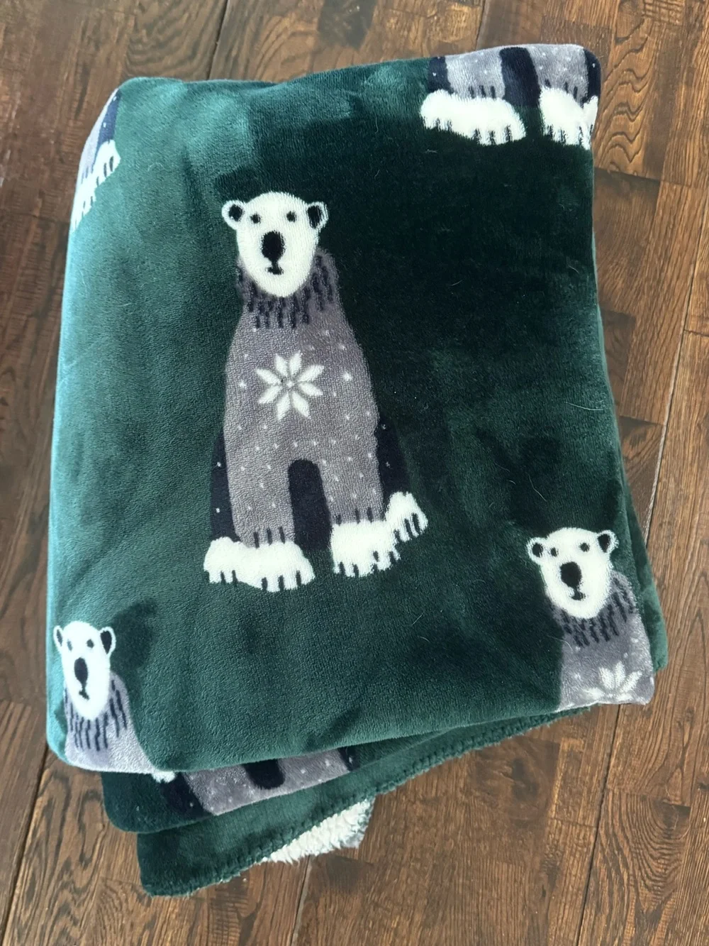 Tommy Hilfiger Polar Bear 50x70 Plush Throw Blanket - Forest Green & Cream
